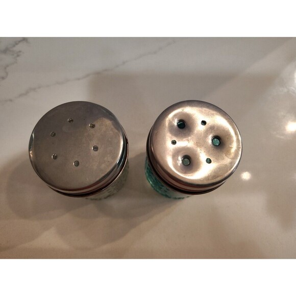 Vintage Glass Salt and Pepper Green and Clear Daisy Sunburst - Picture 2 of 8